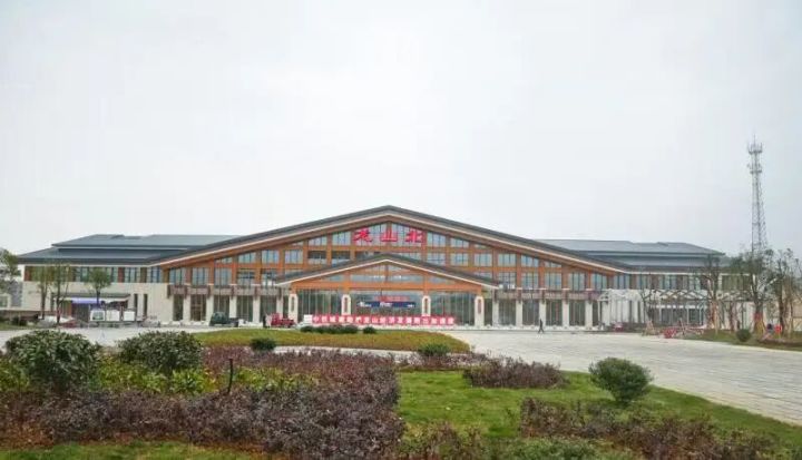 途径龙山，加开两趟列车！